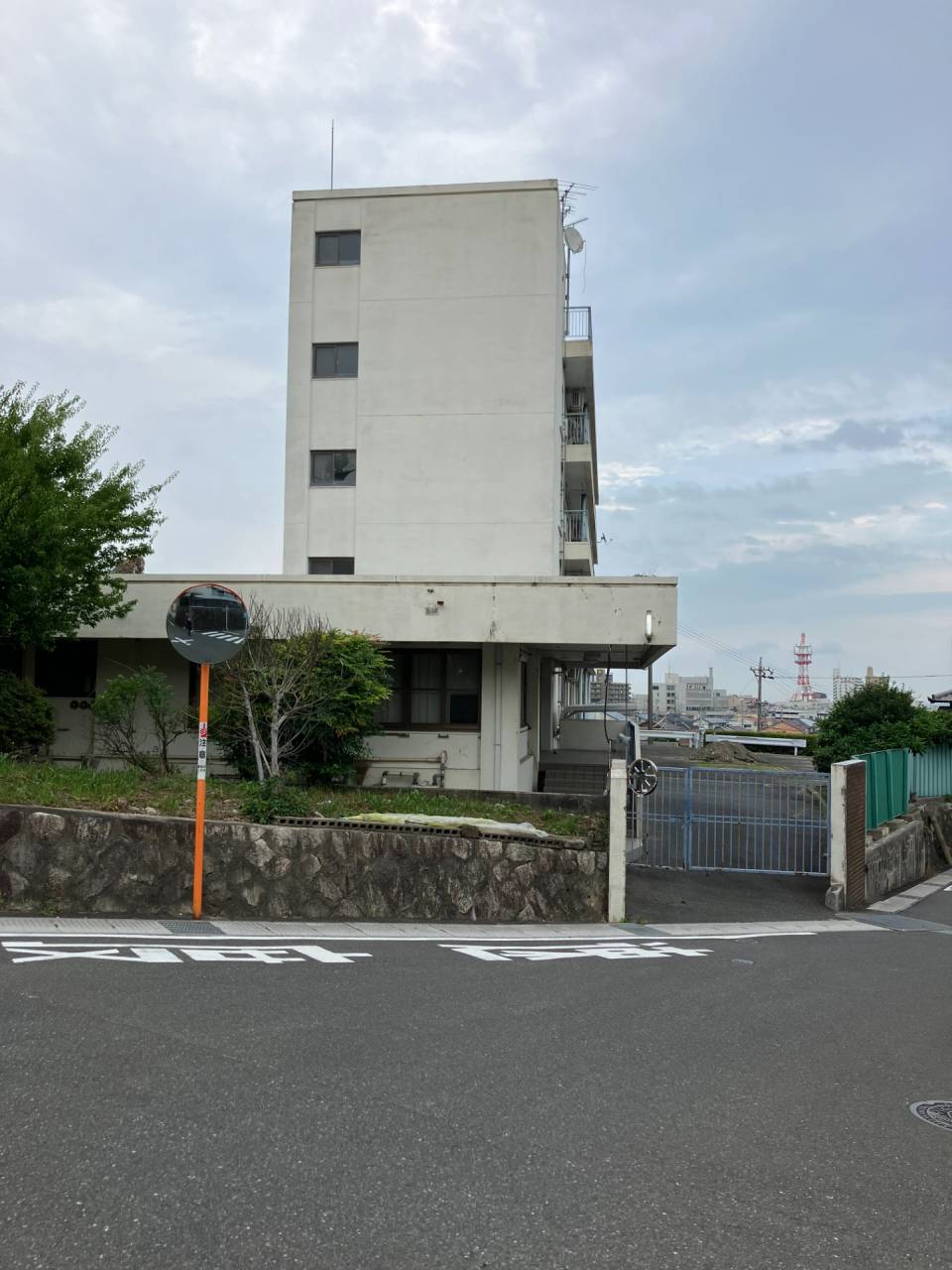 桑名市 鉄筋コンクリート4階建て社員寮と駐車場